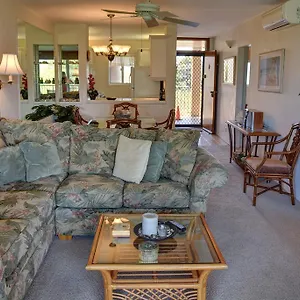 Menehune Shores 402 Apartment